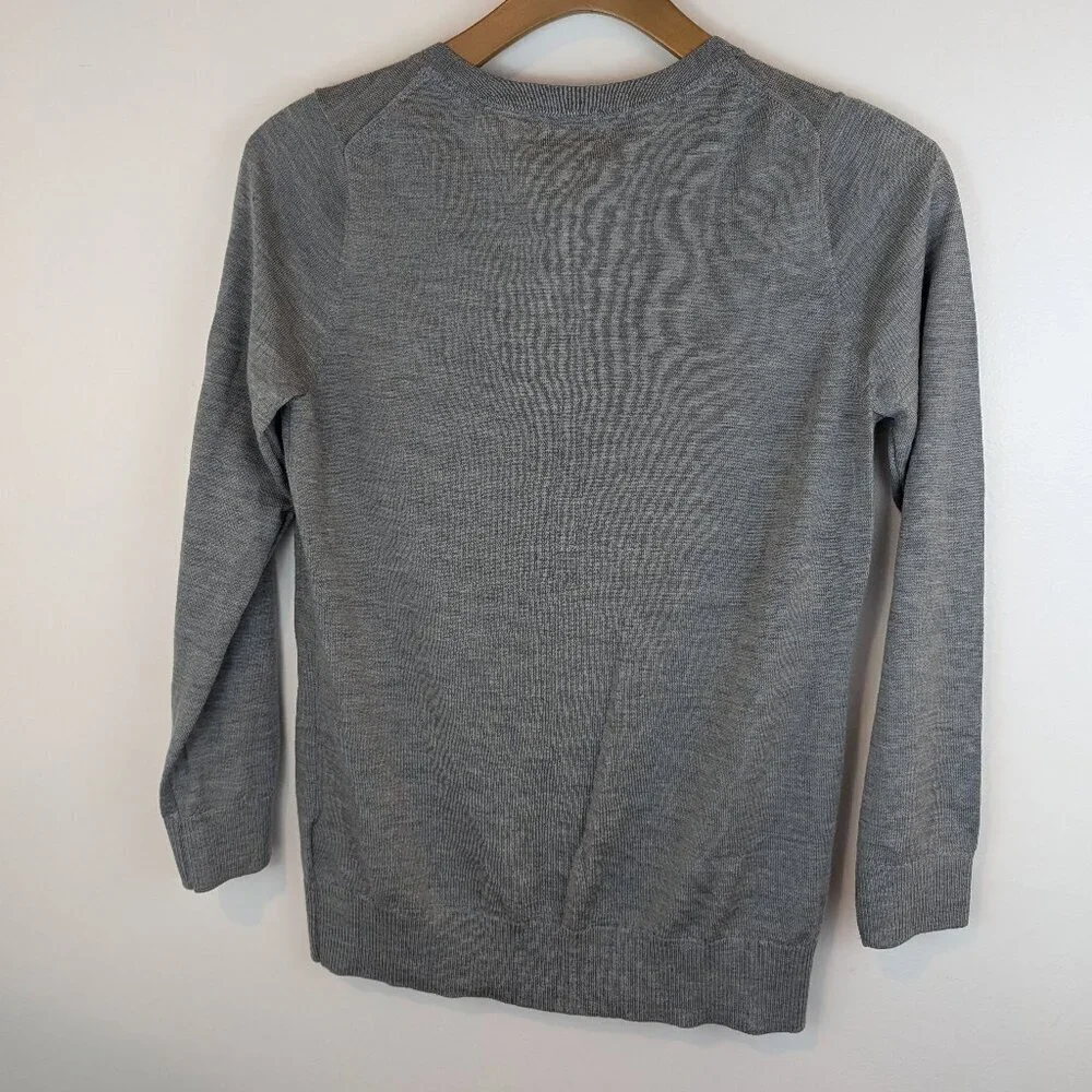 Banana Republic Sante Merino V-Neck Sweater in Gray, Sz Lg